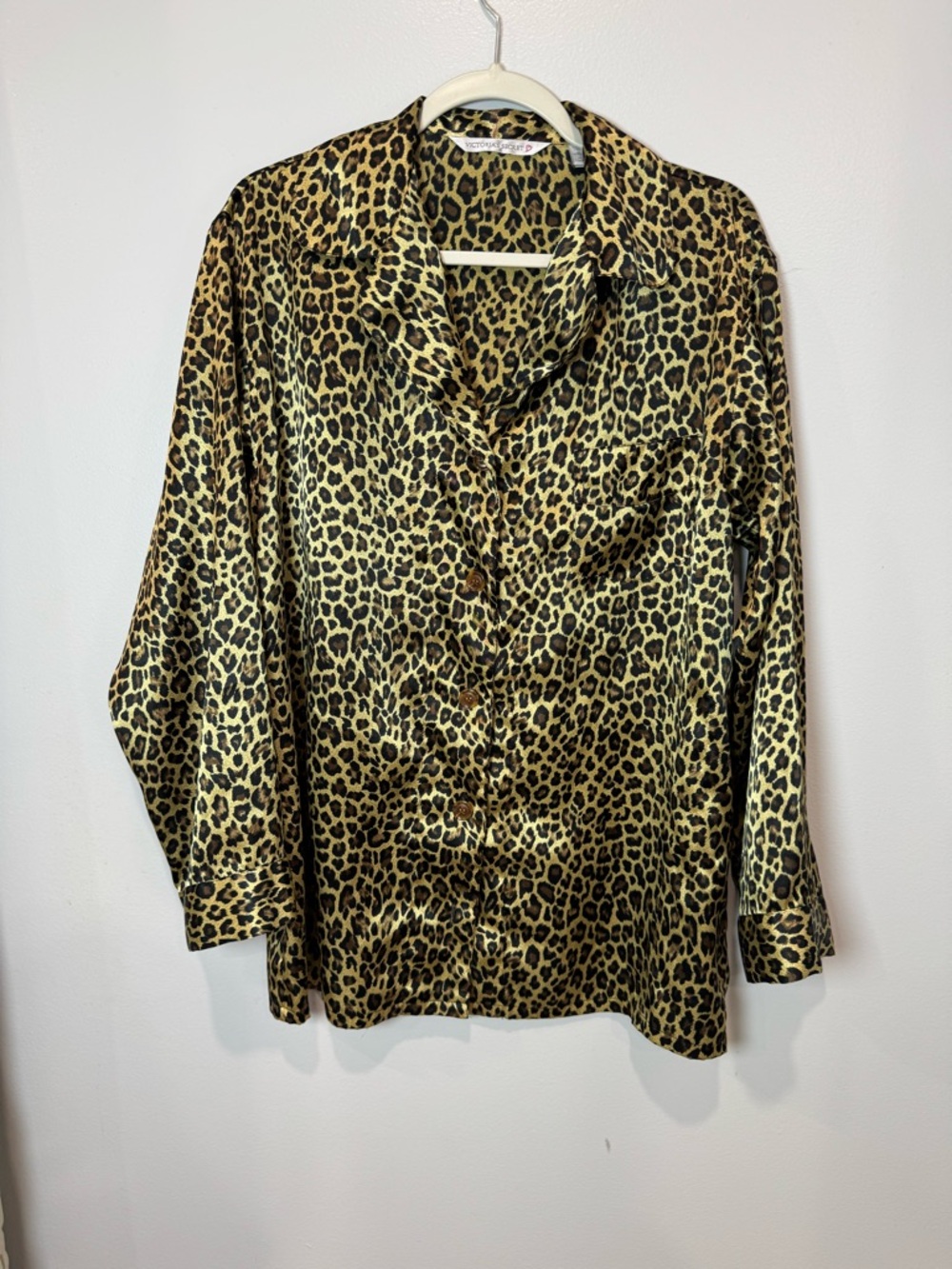 Victoria's Secret Women's Leopard Print Pajama Set Size M Top& Pants 2 Piece - Picture 2 of 11